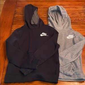 2 Nike sweatshirts (xs)